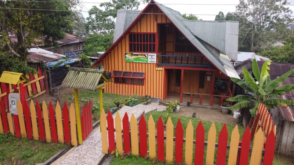 Sede de Amazonas Colombia Tours en Puerto Narino Amazonas